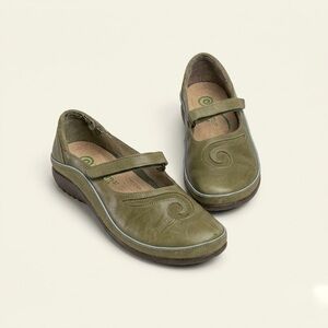 Naot Matai Mary Jane Shies Size 9 Olive Green Leather Cottagecore Fairycore